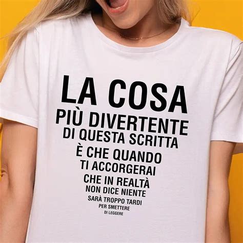 Immagine di una maglietta con lo slogan 