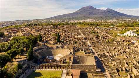 Decorazioni a grifoni e cornucopie da Pompei