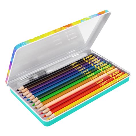 Scatola di matite colorate e un quaderno aperto