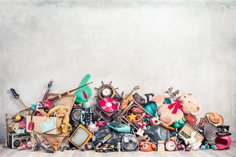 Ambiente disordinato con accumulo di oggetti