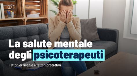 Professionisti della salute mentale che lavorano in uno studio accogliente