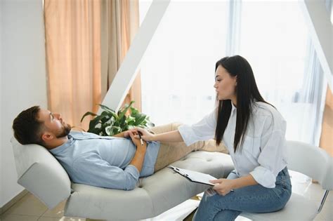 psicoterapeuta in sessione